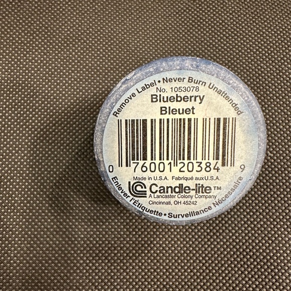 NIB💙STAR SHAPED VOTIVE CANDLEHOLDER WITH BLUEBERRY SCENTED VOTIVE CANDLE - Picture 9 of 10